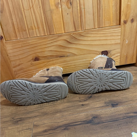 Uggs with side zipper - Picture 3 of 4